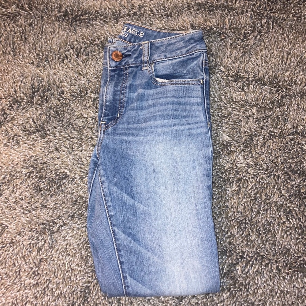 American eagle light denim blue jeans
